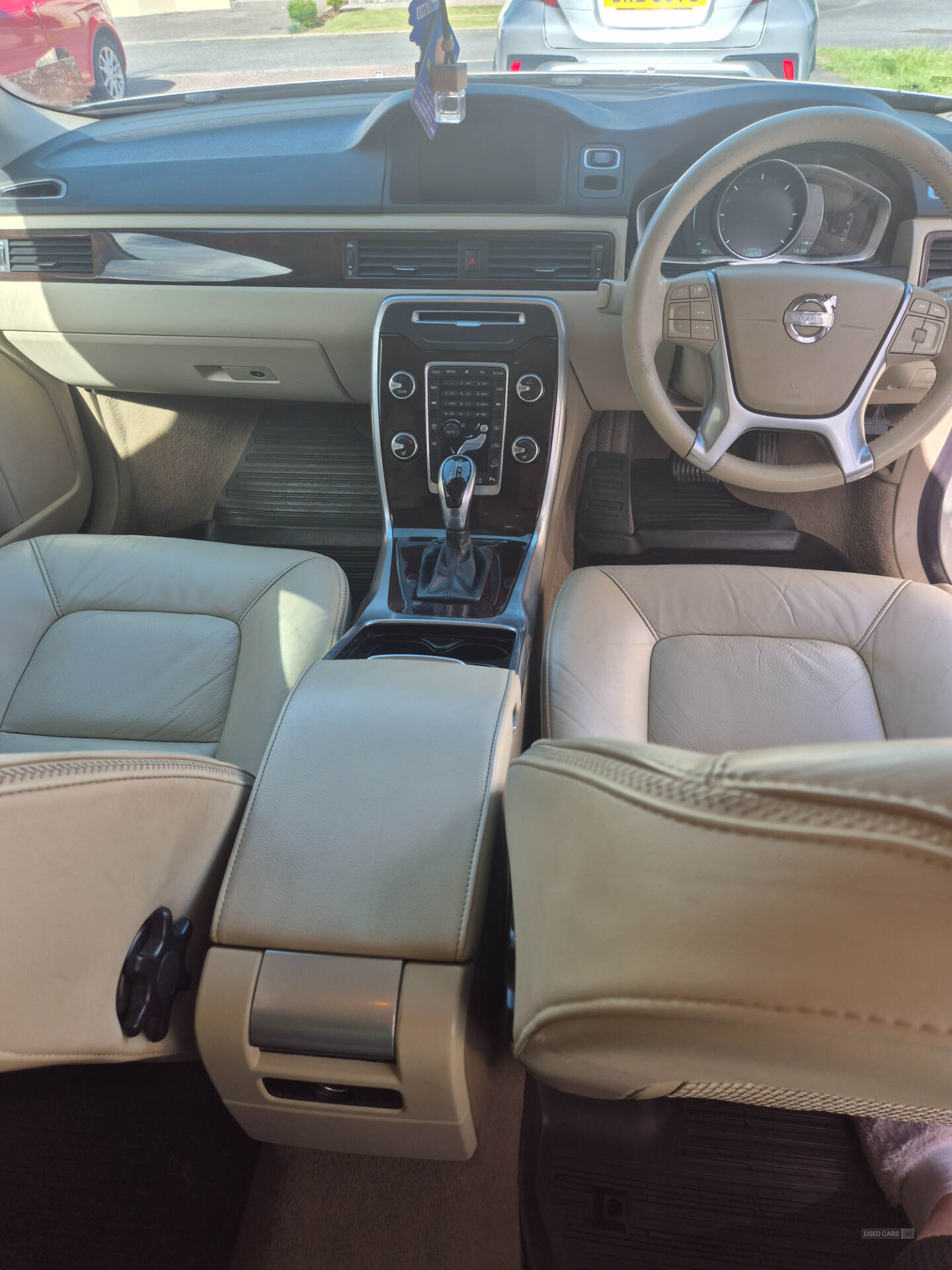 Oct 2013 Volvo XC70 D5 [215] SE Lux 5dr AWD Geartronic