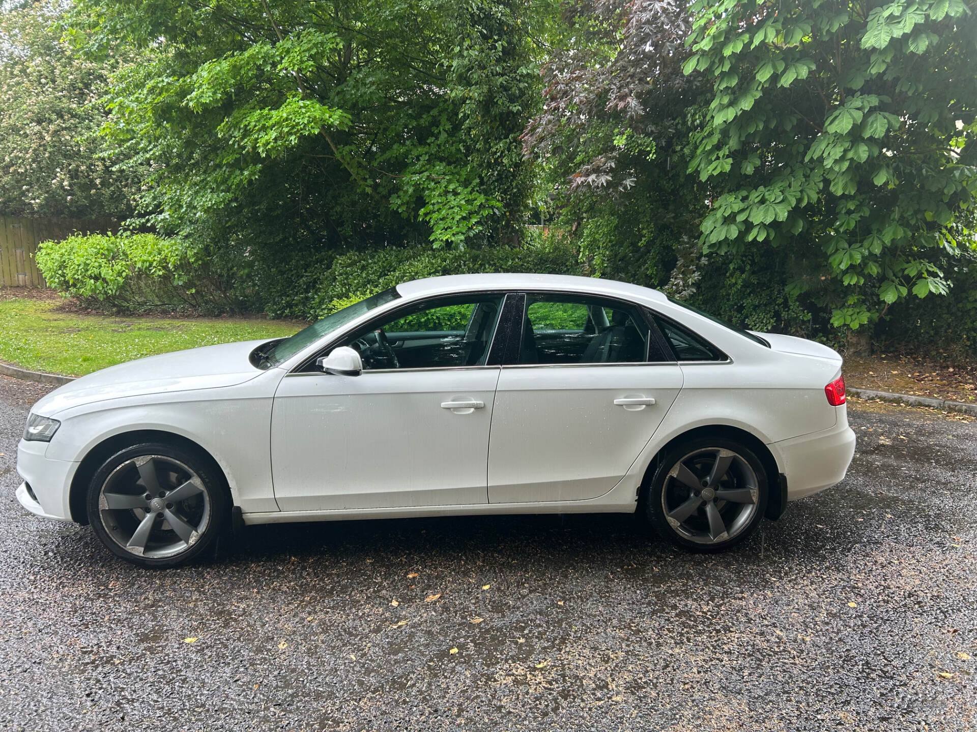 Sep 2010 Audi A4 2.0 TDI 143 Executive SE 4dr [Start Stop]