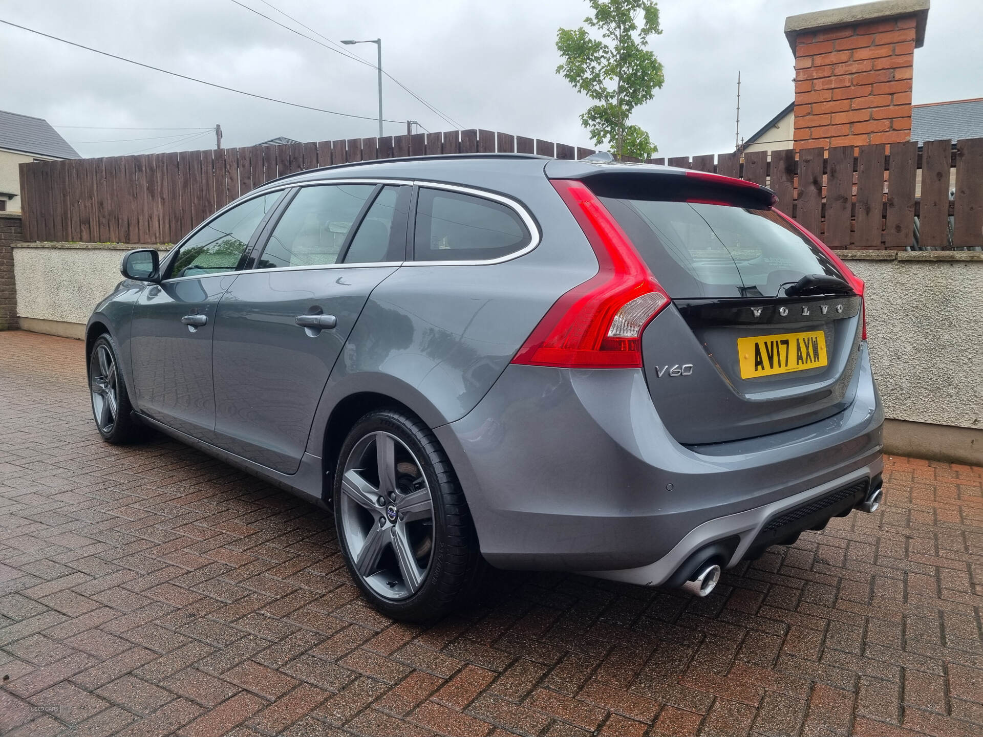 Mar 2017 Volvo V60 D2 [120] R DESIGN Nav 5dr