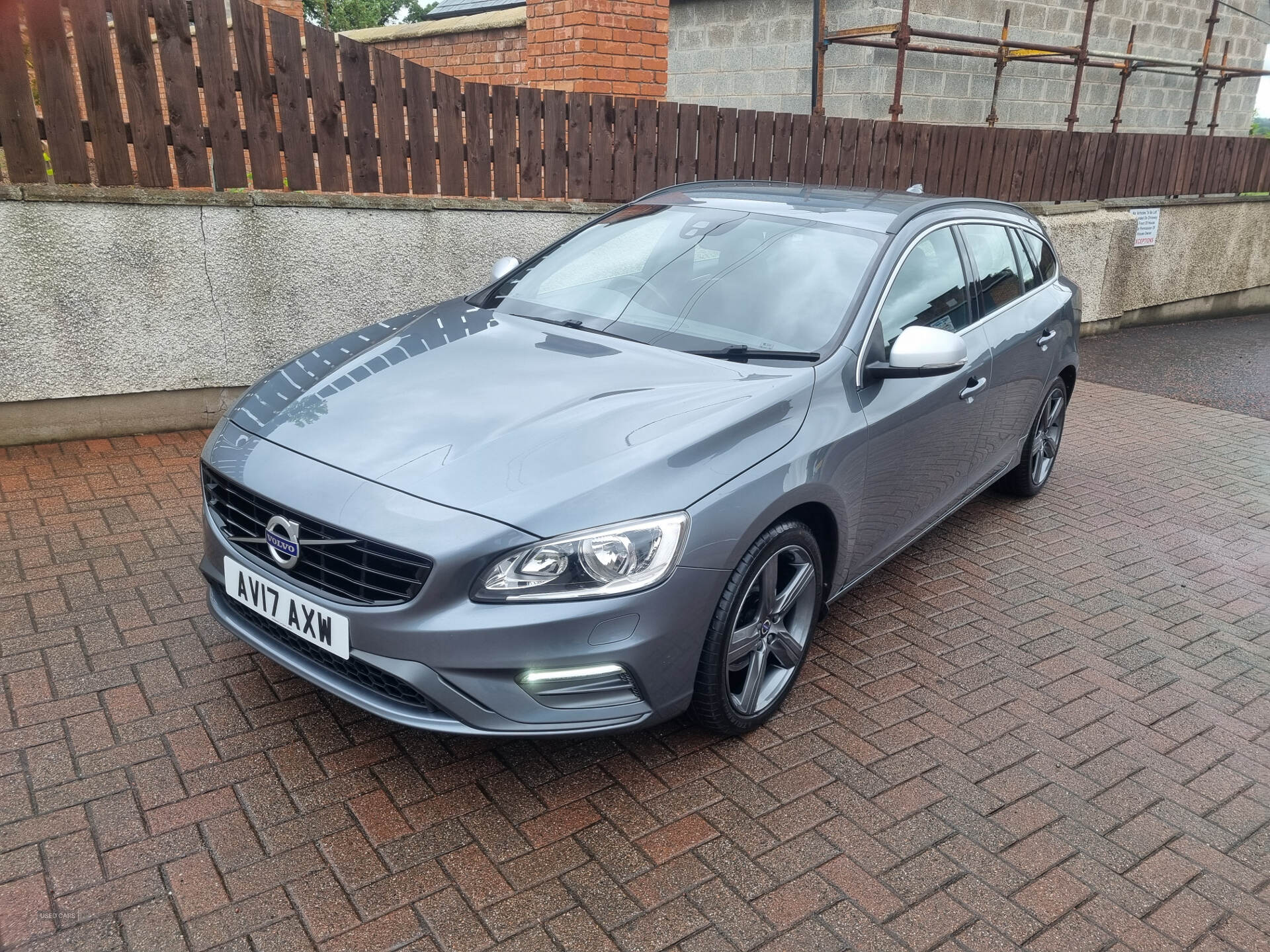 Mar 2017 Volvo V60 D2 [120] R DESIGN Nav 5dr