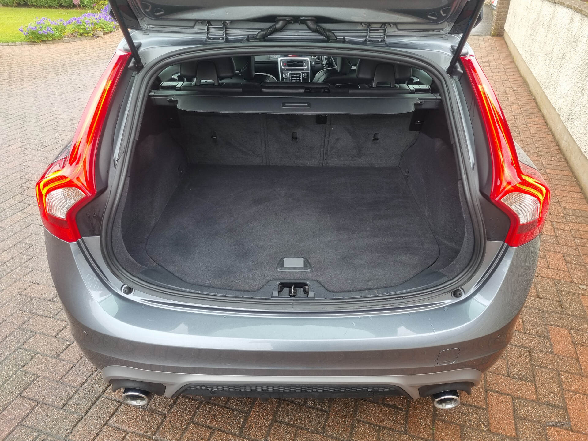 Mar 2017 Volvo V60 D2 [120] R DESIGN Nav 5dr