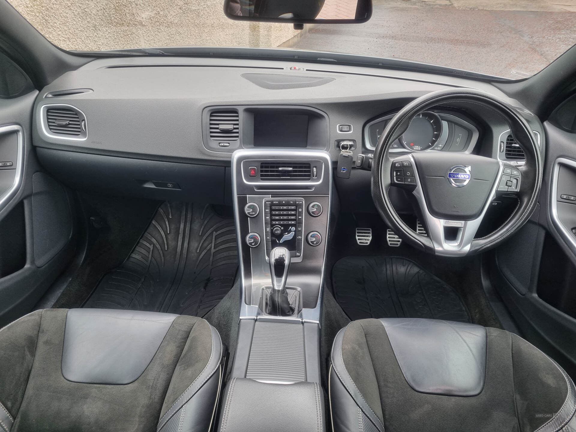 Mar 2017 Volvo V60 D2 [120] R DESIGN Nav 5dr