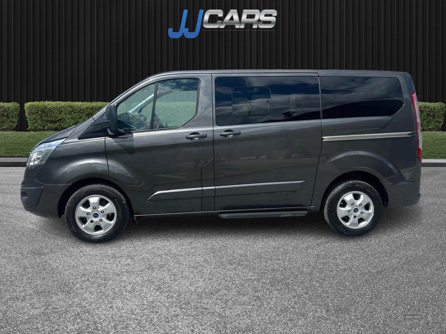 May 2018 Ford Tourneo 2.0 TDCi 130ps Low Roof 8 Seater Titanium