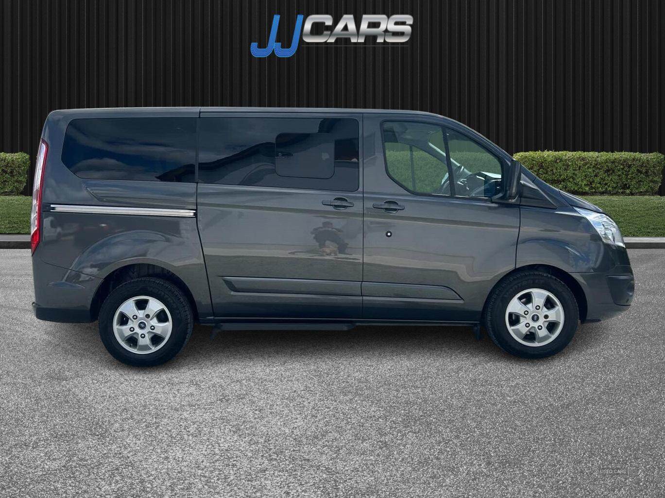 May 2018 Ford Tourneo 2.0 TDCi 130ps Low Roof 8 Seater Titanium