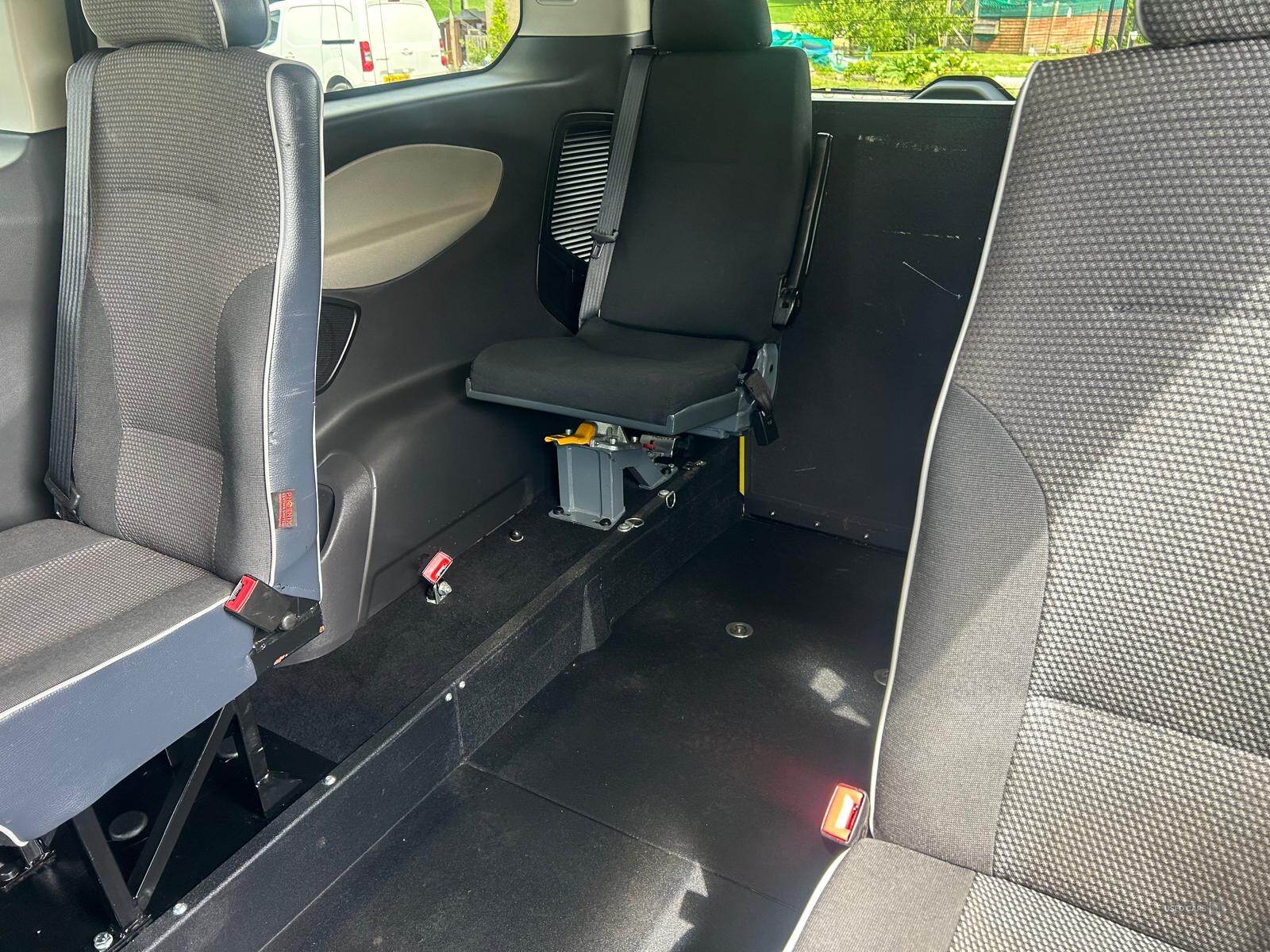 May 2018 Ford Tourneo 2.0 TDCi 130ps Low Roof 8 Seater Titanium