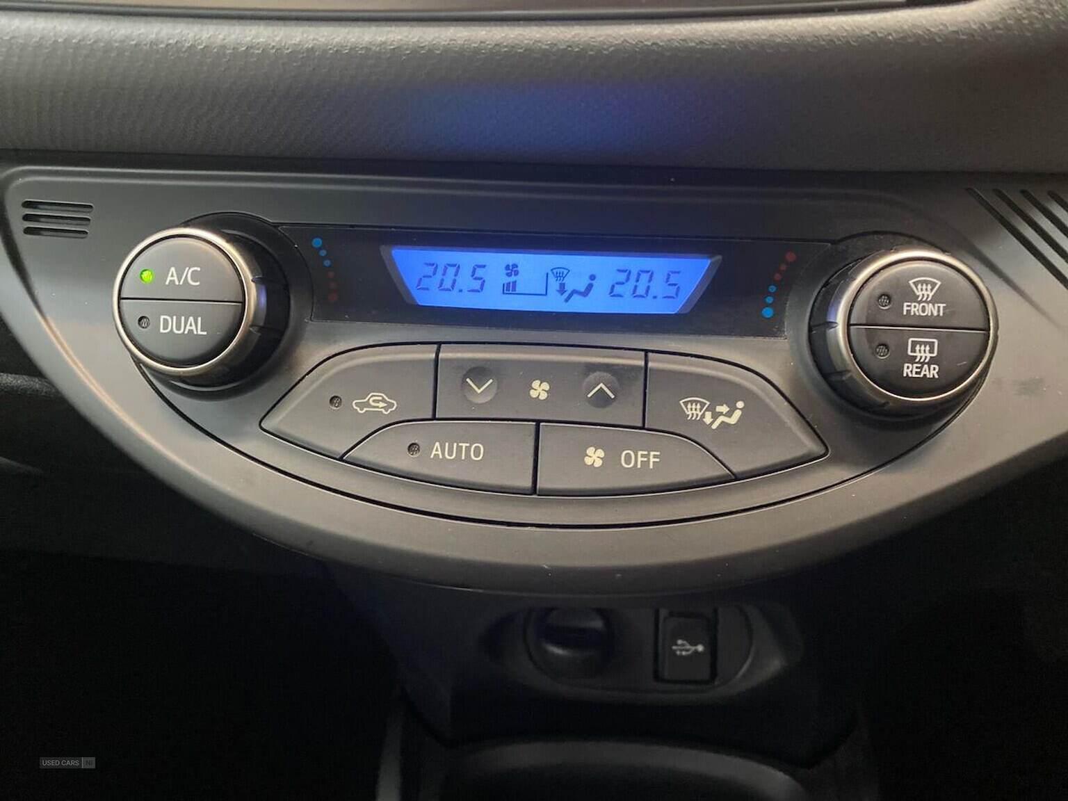 Oct 2016 Toyota Yaris 1.5 Hybrid Icon 5Dr Cvt