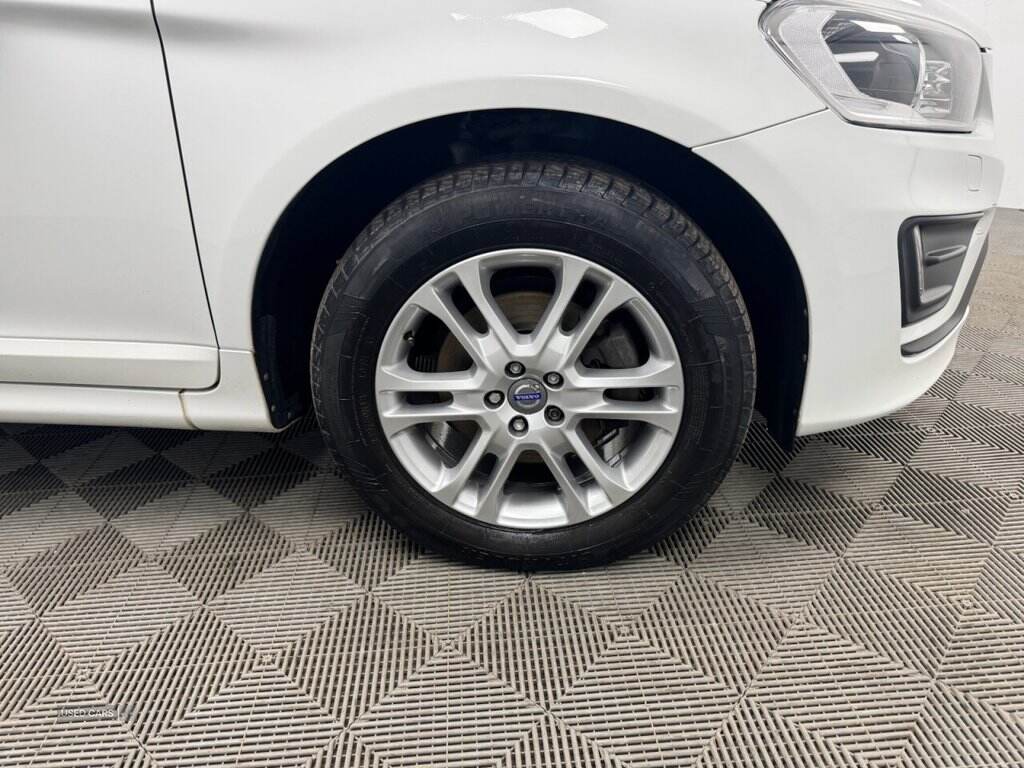 Mar 2017 Volvo XC60 D5 [220] R DESIGN Lux Nav 5dr AWD Geartronic