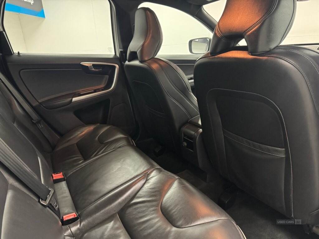 Mar 2017 Volvo XC60 D5 [220] R DESIGN Lux Nav 5dr AWD Geartronic