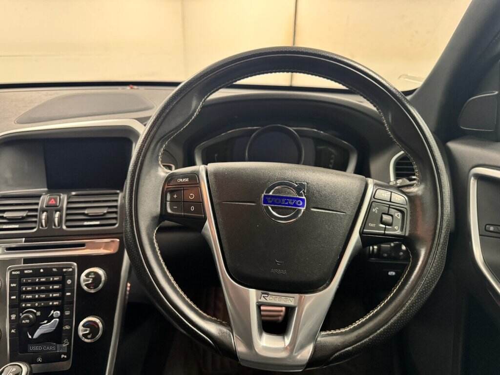 Mar 2017 Volvo XC60 D5 [220] R DESIGN Lux Nav 5dr AWD Geartronic