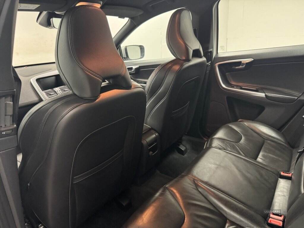 Mar 2017 Volvo XC60 D5 [220] R DESIGN Lux Nav 5dr AWD Geartronic