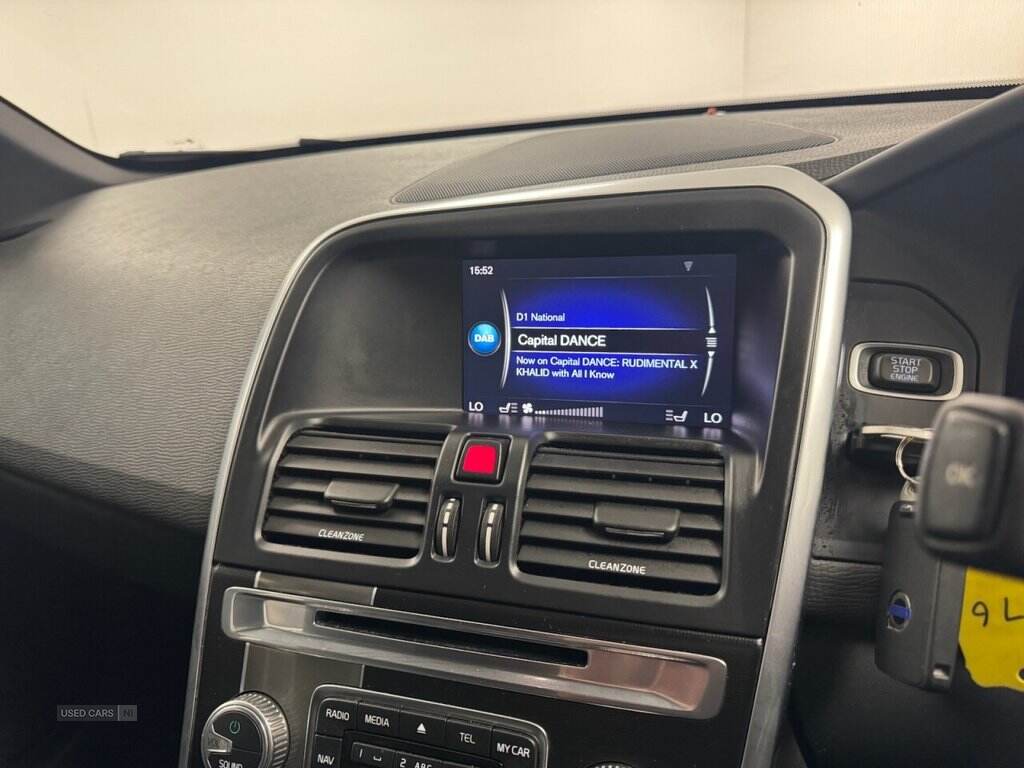 Mar 2017 Volvo XC60 D5 [220] R DESIGN Lux Nav 5dr AWD Geartronic