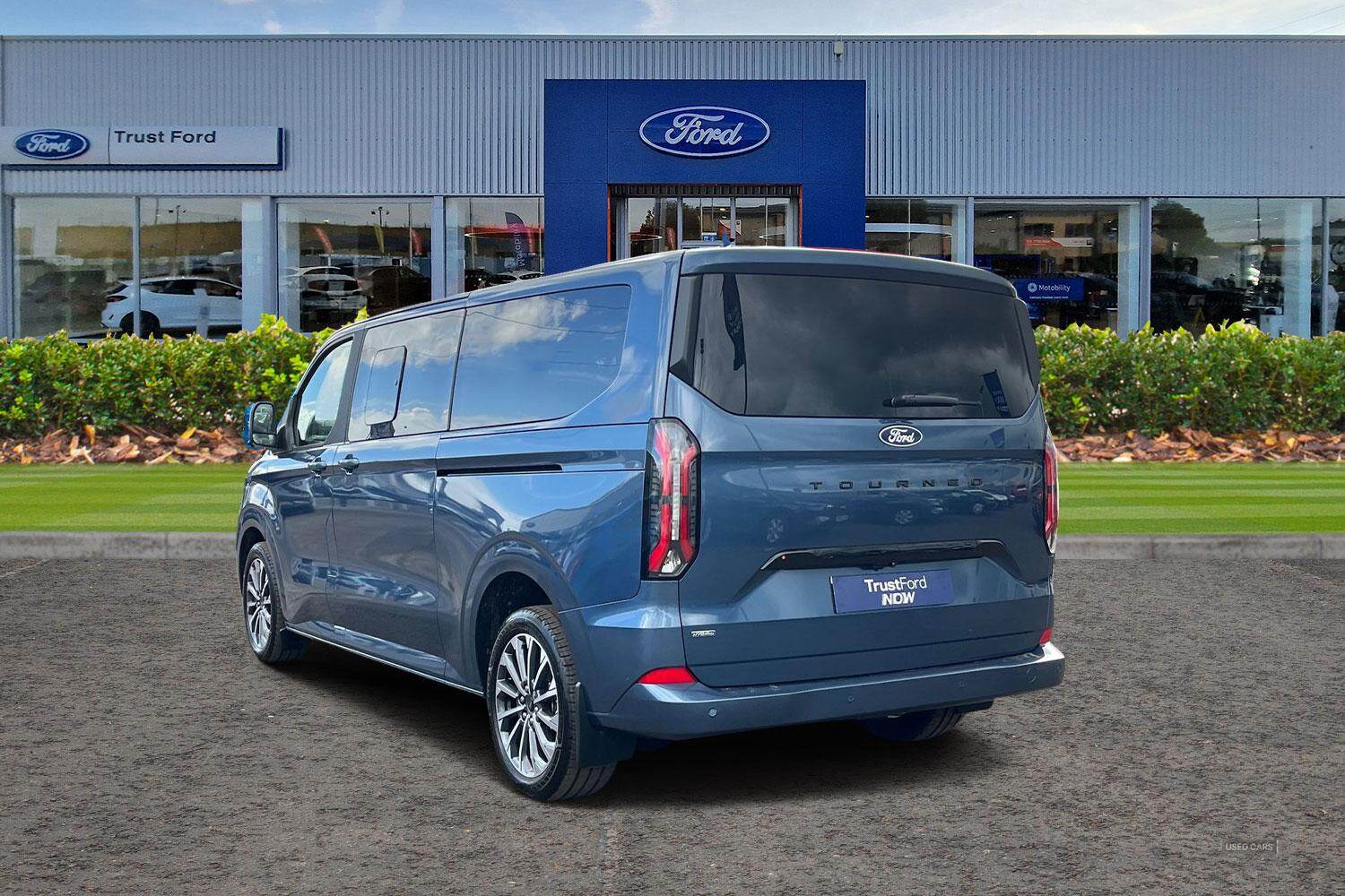 Jan 2025 Ford Tourneo Custom 2.5 PHEV 232ps H1 Titanium X 8 seater Auto
