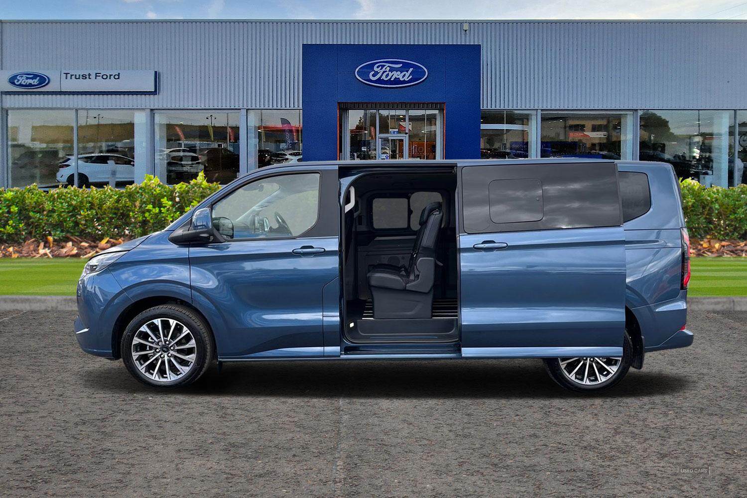 Jan 2025 Ford Tourneo Custom 2.5 PHEV 232ps H1 Titanium X 8 seater Auto