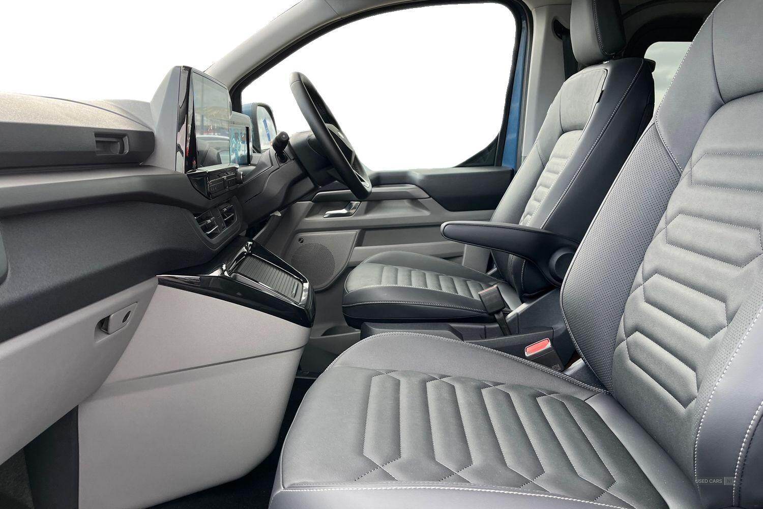 Jan 2025 Ford Tourneo Custom 2.5 PHEV 232ps H1 Titanium X 8 seater Auto