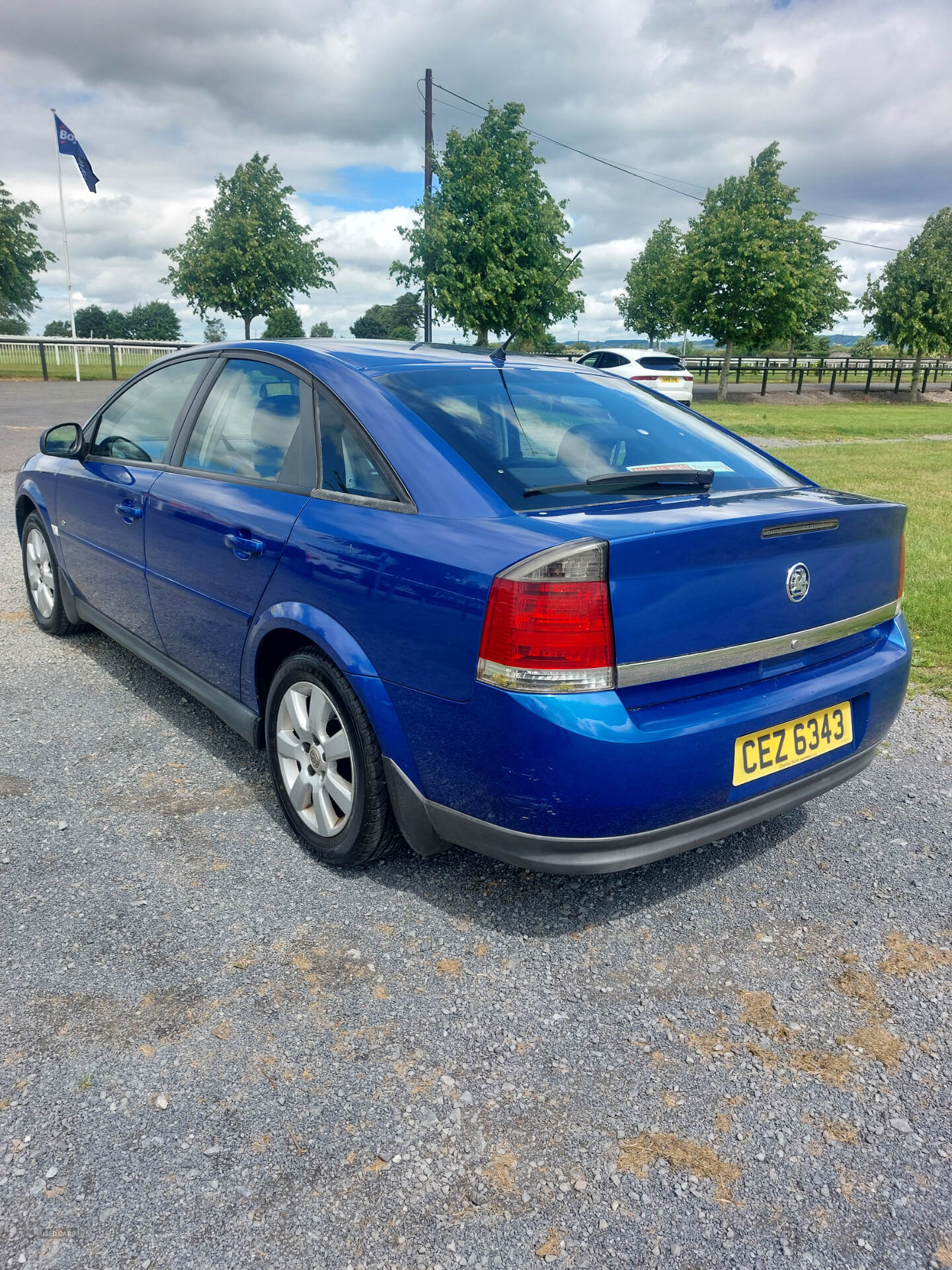 Apr 2005 Vauxhall Vectra 1.8i Breeze 5dr