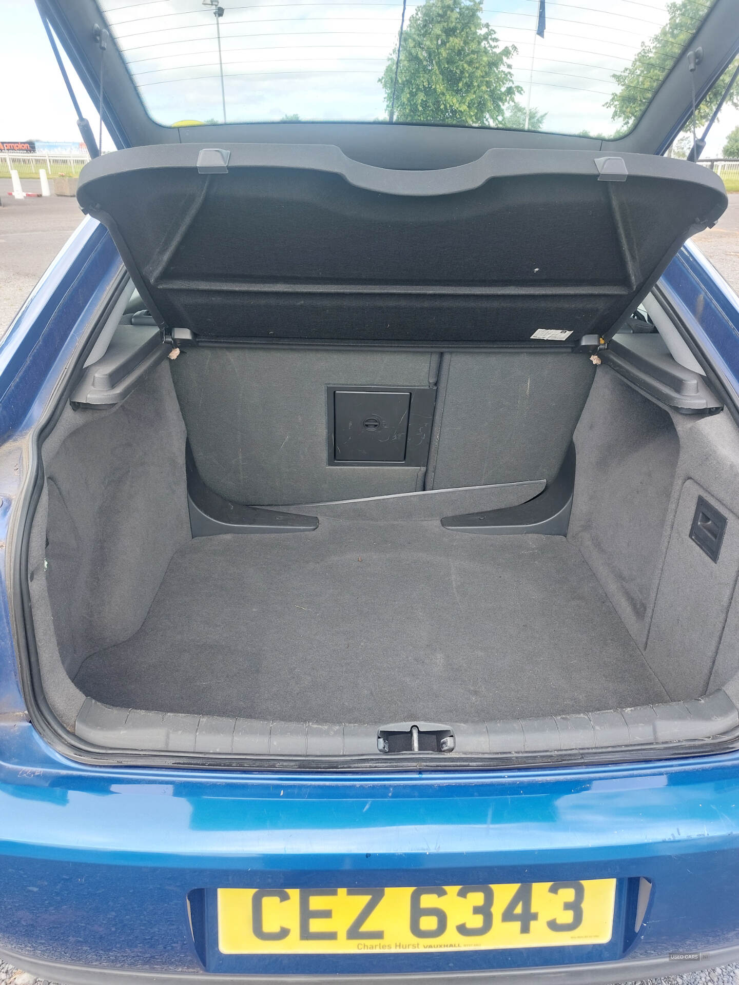 Apr 2005 Vauxhall Vectra 1.8i Breeze 5dr