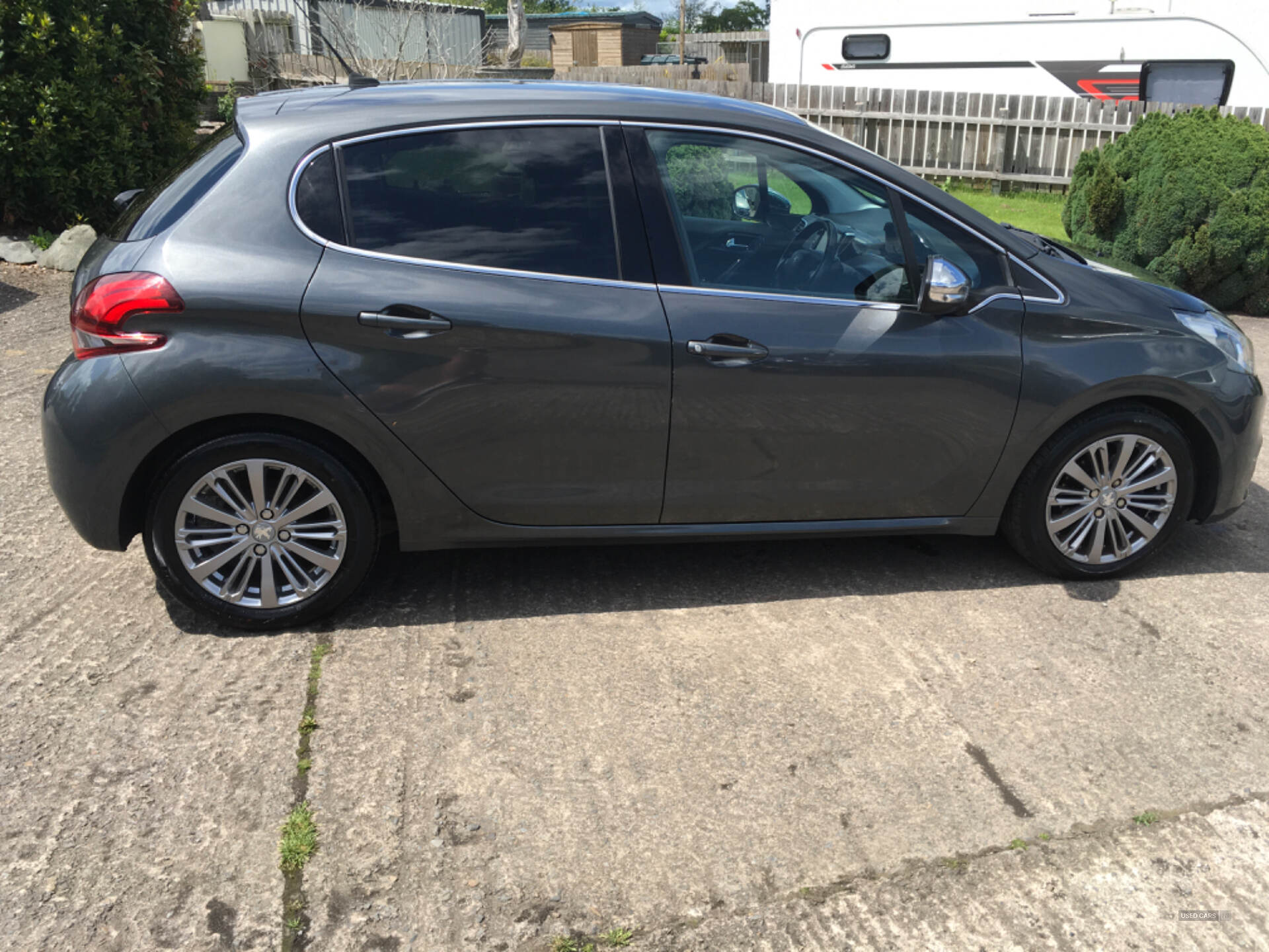 May 2016 Peugeot 208 1.2 PureTech 82 Allure 5dr
