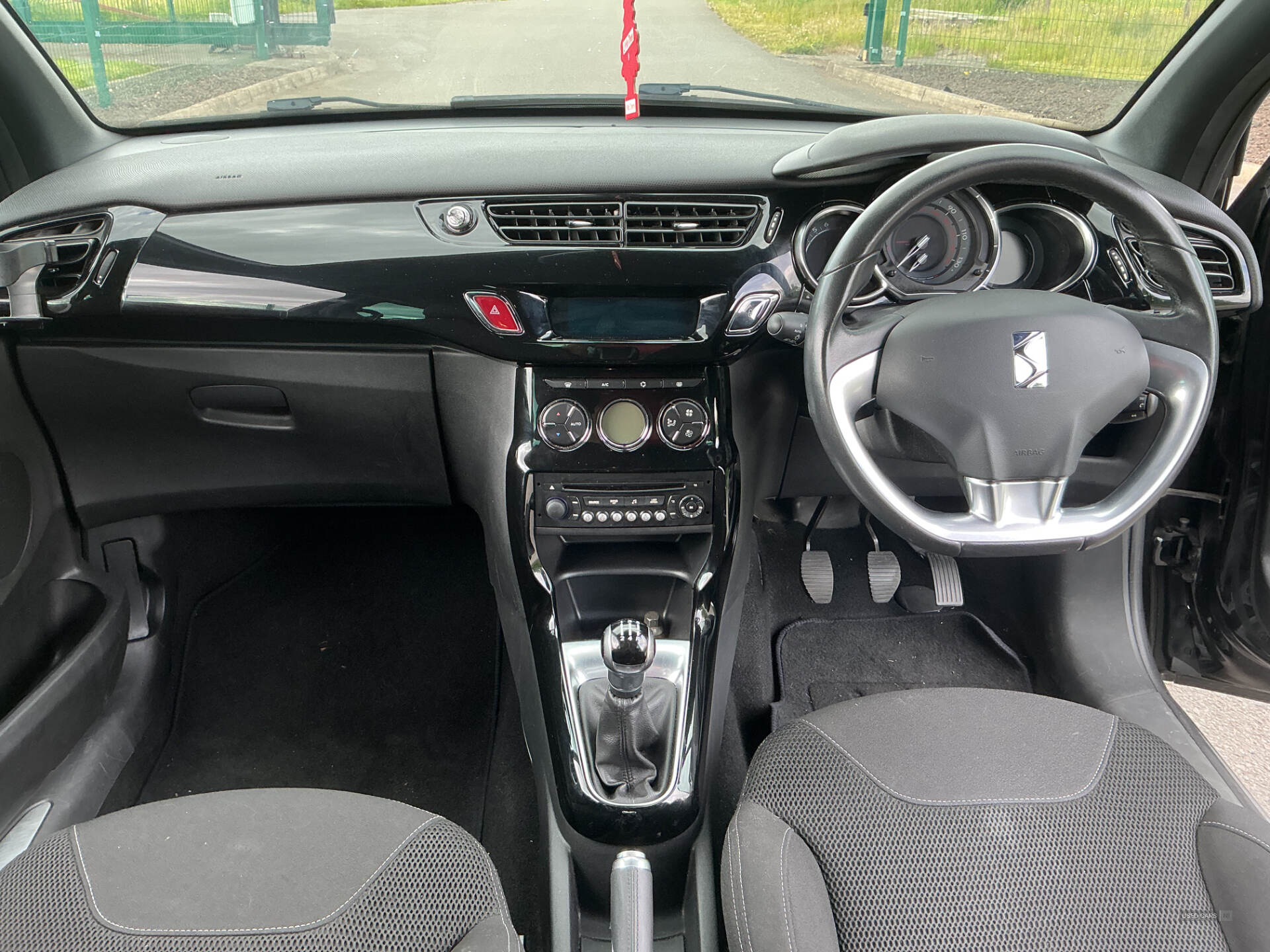 Dec 2013 Citroen DS3 1.6 VTi 16V DStyle Plus 3dr