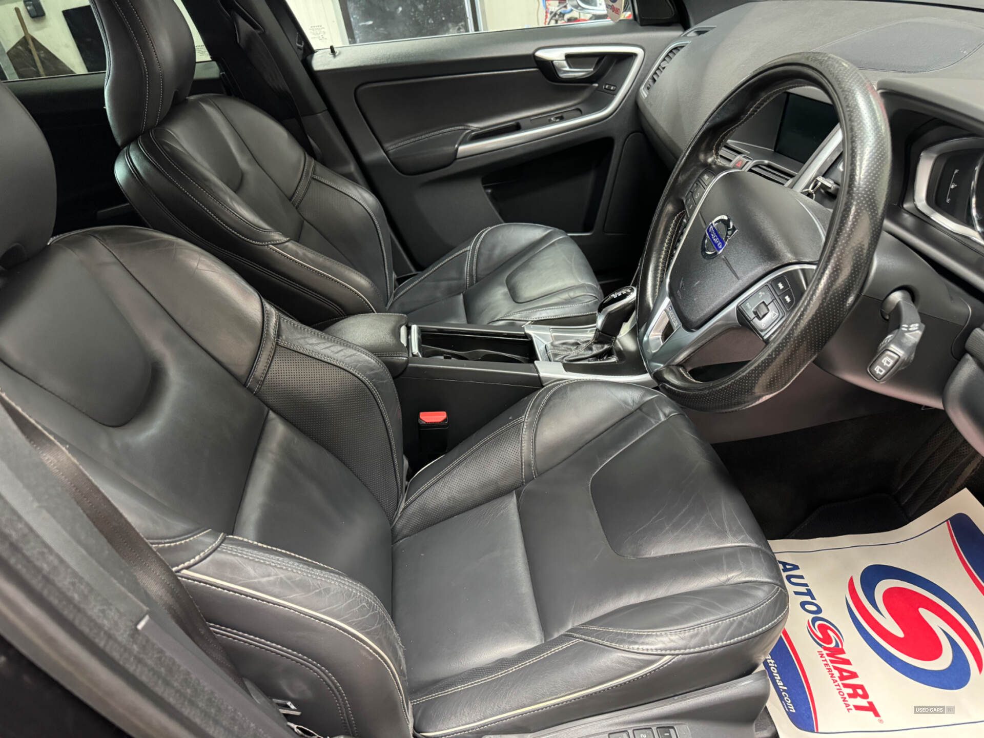 Jul 2017 Volvo XC60 D5 [220] R DESIGN Lux Nav 5dr AWD Geartronic