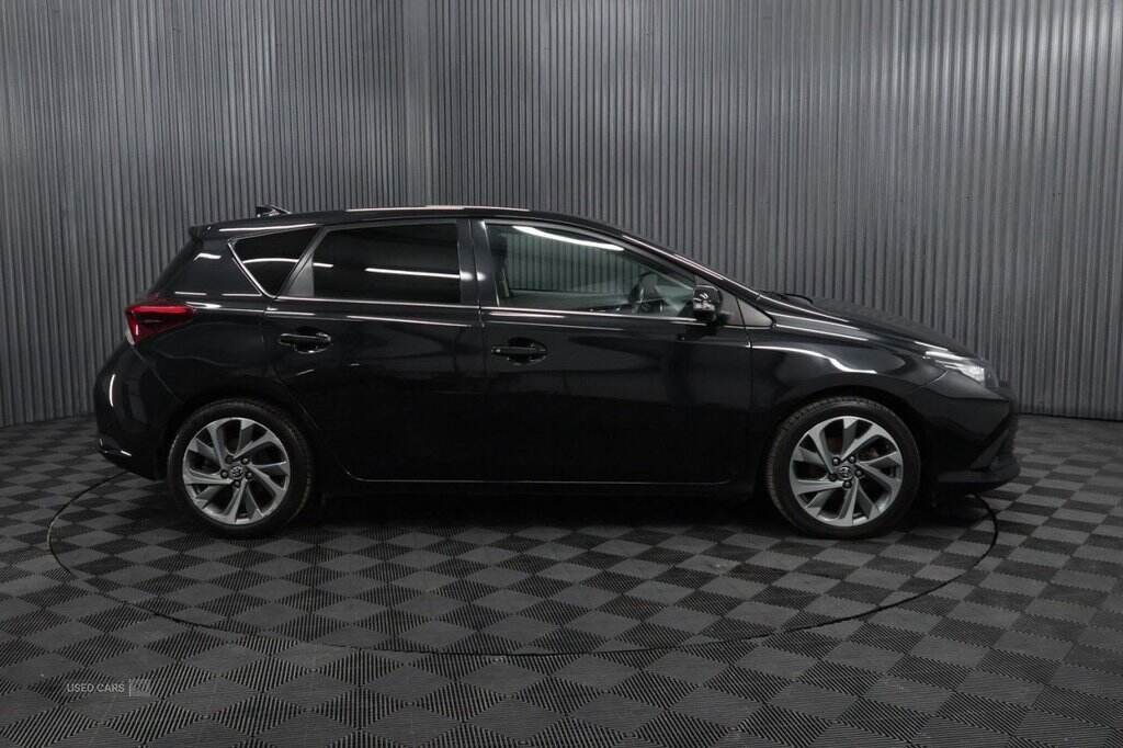 Mar 2016 Toyota Auris 1.6 D-4D Design 5dr