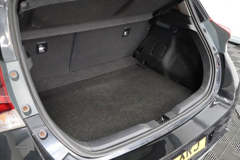 Mar 2016 Toyota Auris 1.6 D-4D Design 5dr