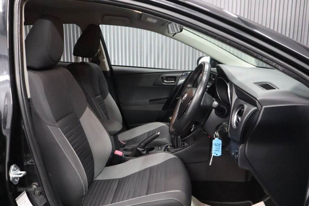 Mar 2016 Toyota Auris 1.6 D-4D Design 5dr