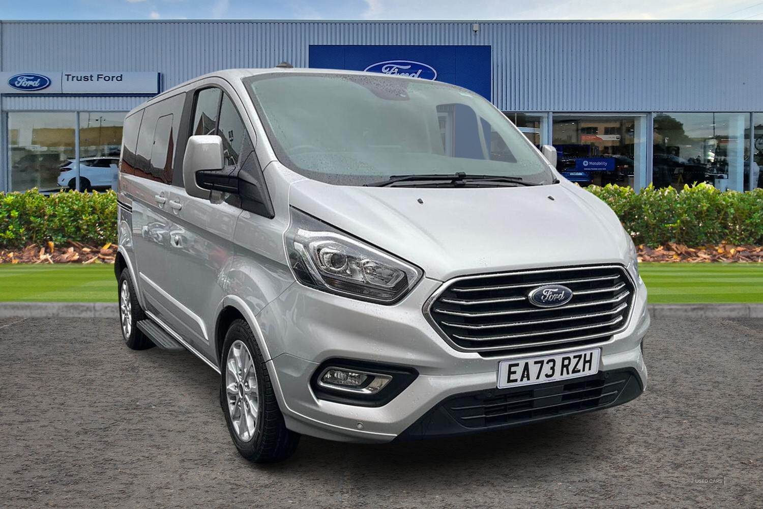 Oct 2023 Ford Tourneo Custom 2.0 EcoBlue 130ps L/R 8 Seater Titanium Auto