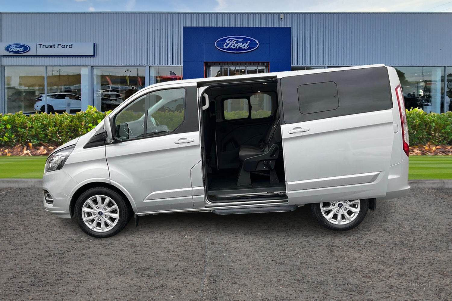 Oct 2023 Ford Tourneo Custom 2.0 EcoBlue 130ps L/R 8 Seater Titanium Auto