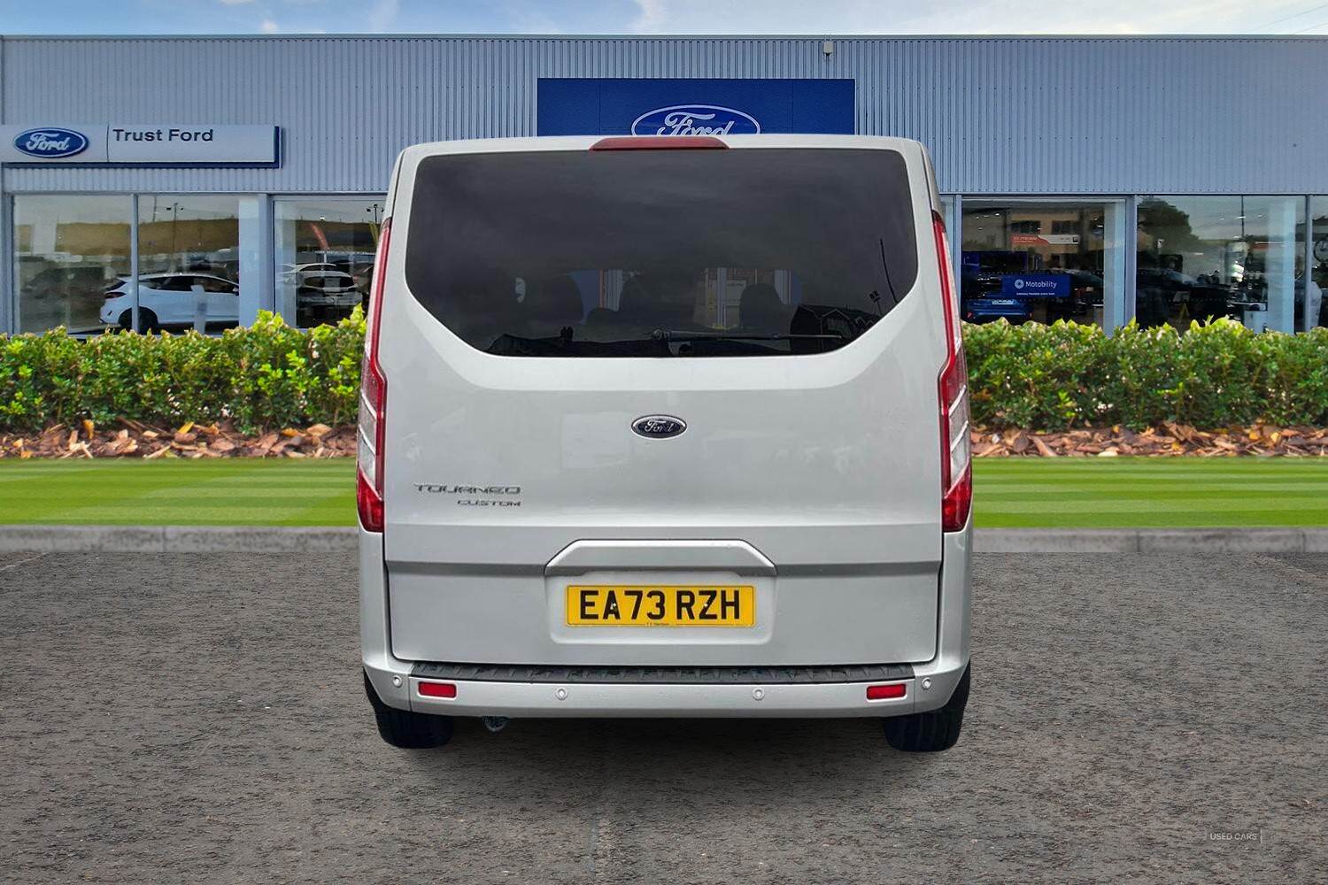 Oct 2023 Ford Tourneo Custom 2.0 EcoBlue 130ps L/R 8 Seater Titanium Auto