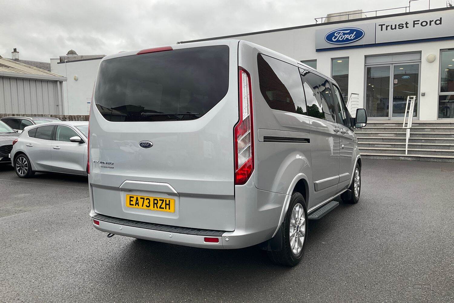 Oct 2023 Ford Tourneo Custom 2.0 EcoBlue 130ps L/R 8 Seater Titanium Auto