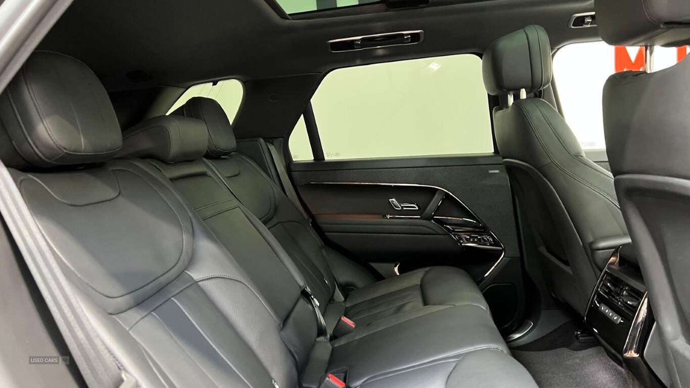 Jan 2023 Land Rover Range Rover Sport 3.0 D300 Dynamic SE 5dr Auto