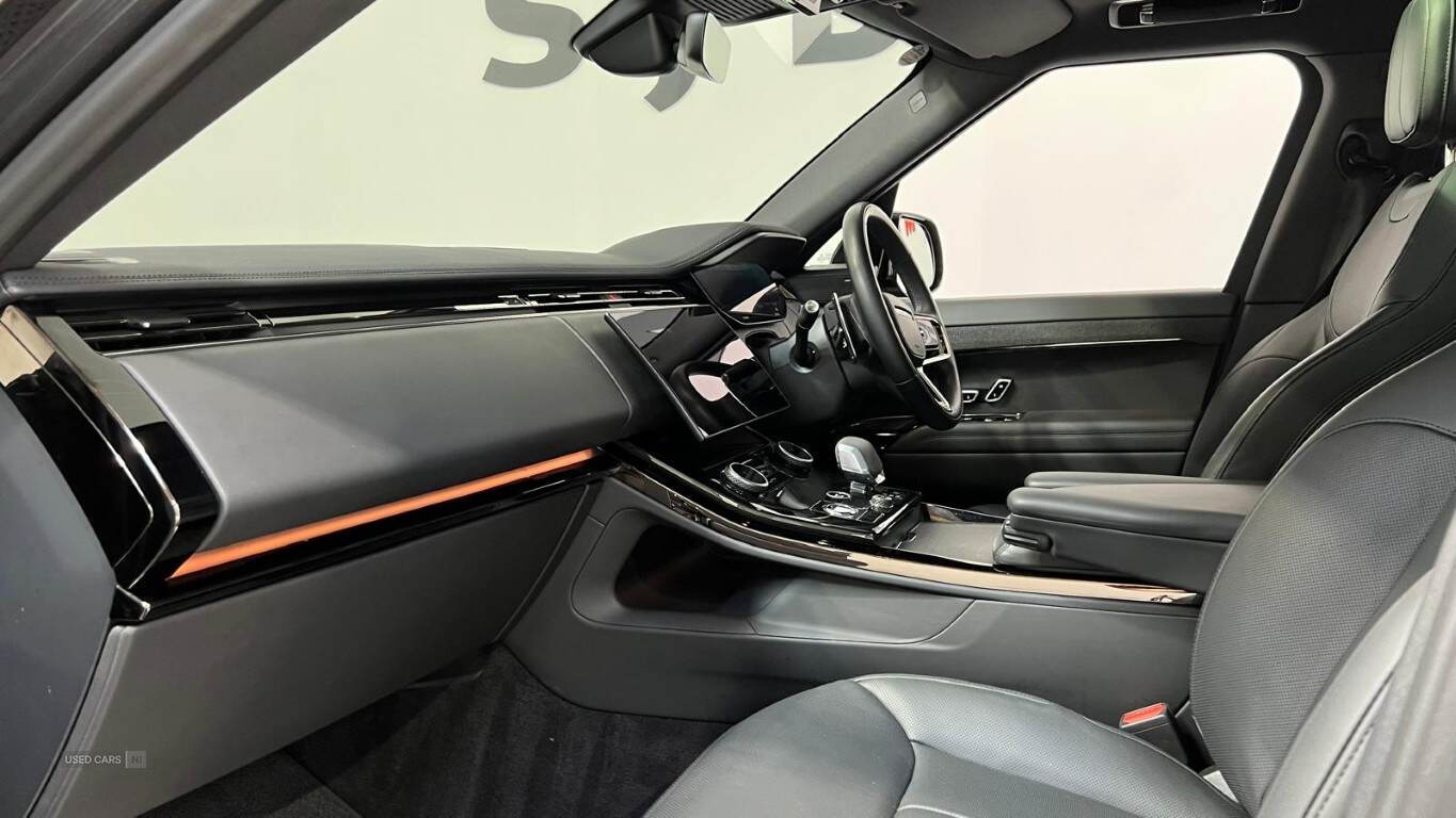 Jan 2023 Land Rover Range Rover Sport 3.0 D300 Dynamic SE 5dr Auto