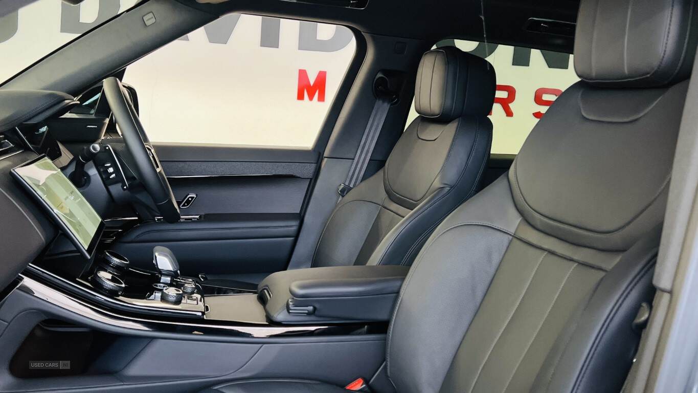 Jan 2023 Land Rover Range Rover Sport 3.0 D300 Dynamic SE 5dr Auto