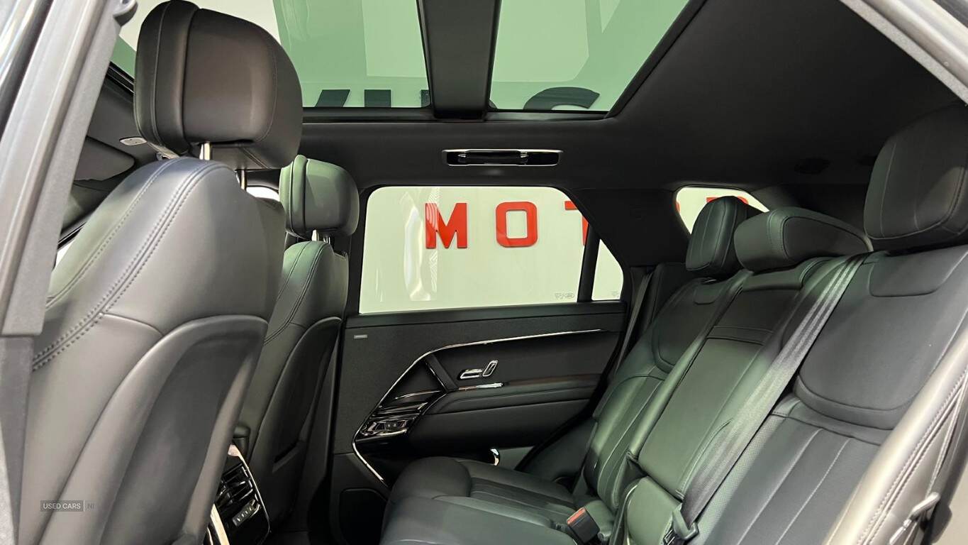 Jan 2023 Land Rover Range Rover Sport 3.0 D300 Dynamic SE 5dr Auto