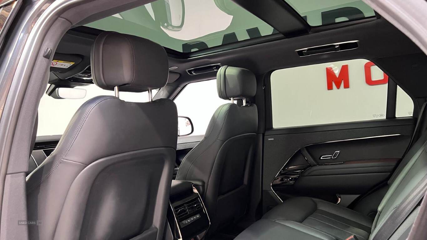 Jan 2023 Land Rover Range Rover Sport 3.0 D300 Dynamic SE 5dr Auto
