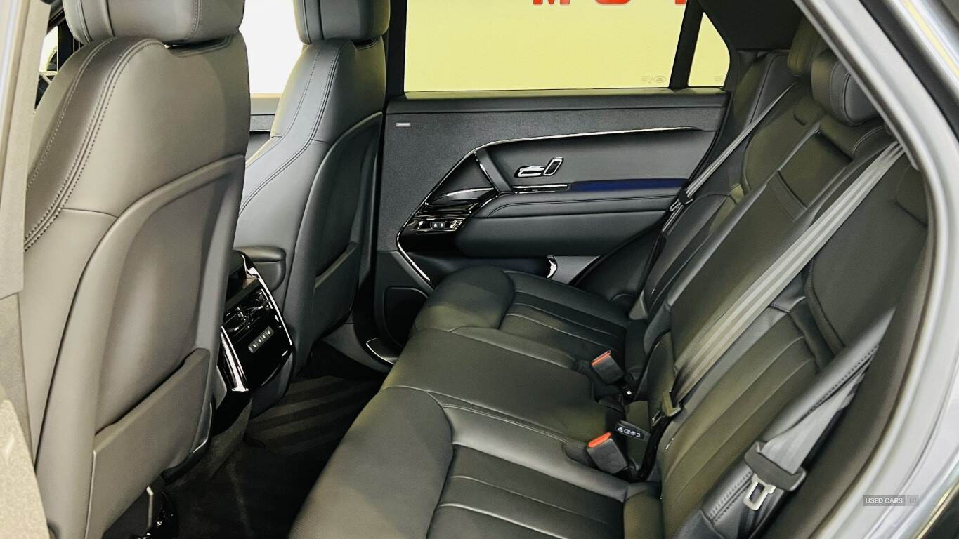 Jan 2023 Land Rover Range Rover Sport 3.0 D300 Dynamic SE 5dr Auto