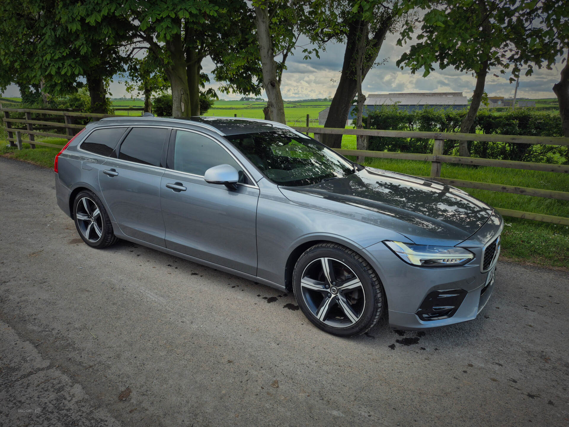 Jan 2018 Volvo V90 2.0 D4 R DESIGN 5dr Geartronic