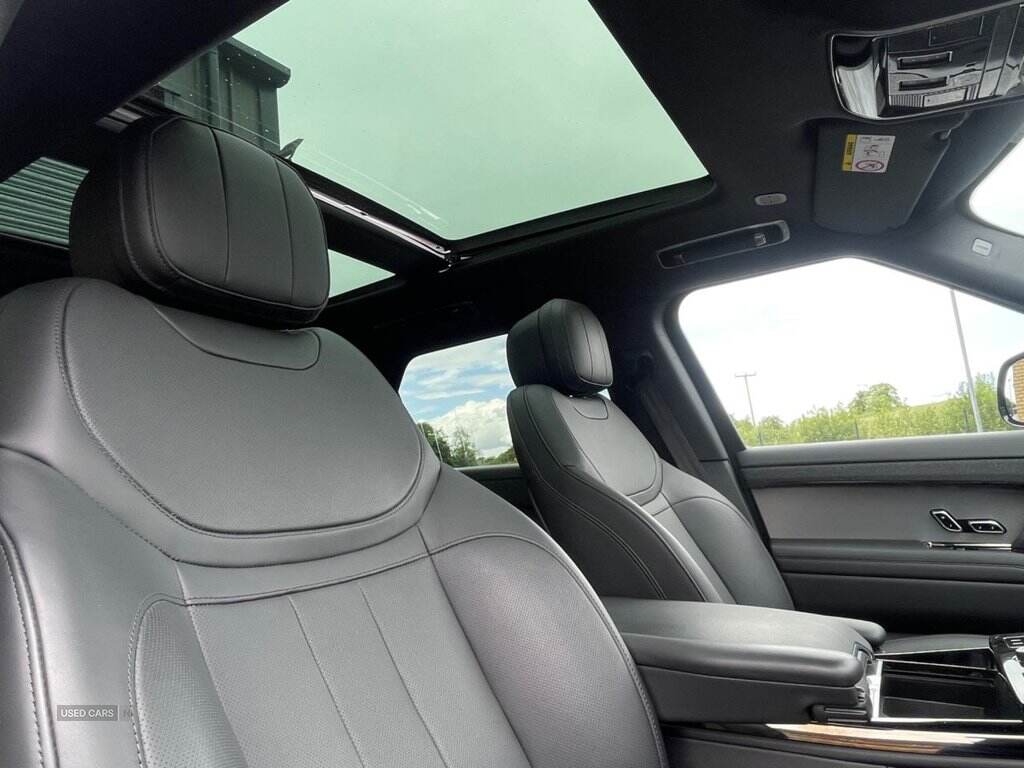 Sep 2023 Land Rover Range Rover Sport 3.0 D300 Dynamic SE 5dr Auto