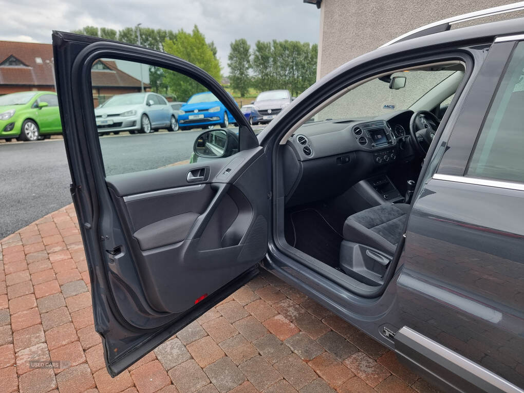 Sep 2015 Volkswagen Tiguan 2.0 TDi BlueMotion Tech Match 150 5dr [2WD]