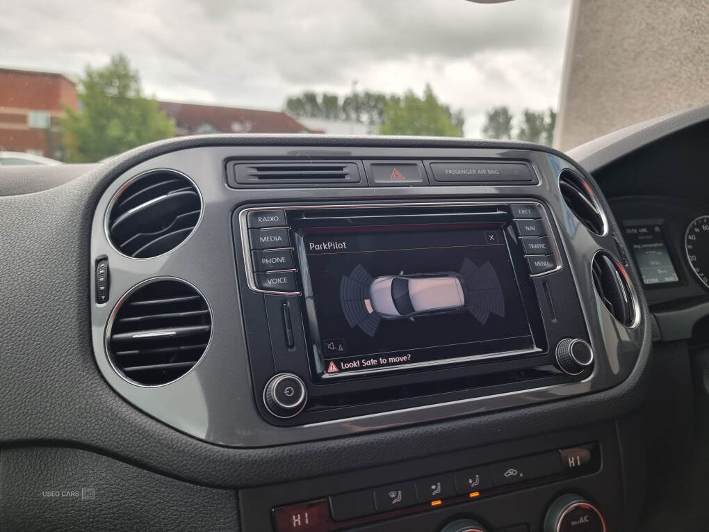 Sep 2015 Volkswagen Tiguan 2.0 TDi BlueMotion Tech Match 150 5dr [2WD]