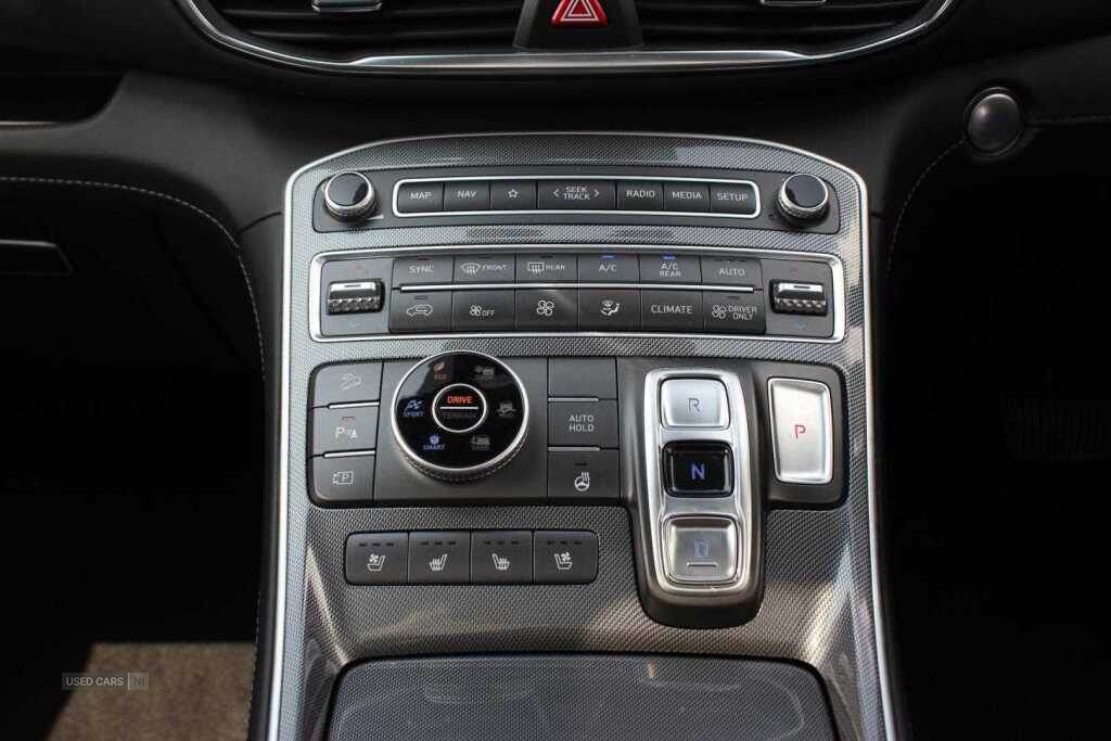 Jun 2021 Hyundai Santa Fe 1.6 TGDi Hybrid Ultimate 5dr 4WD Auto
