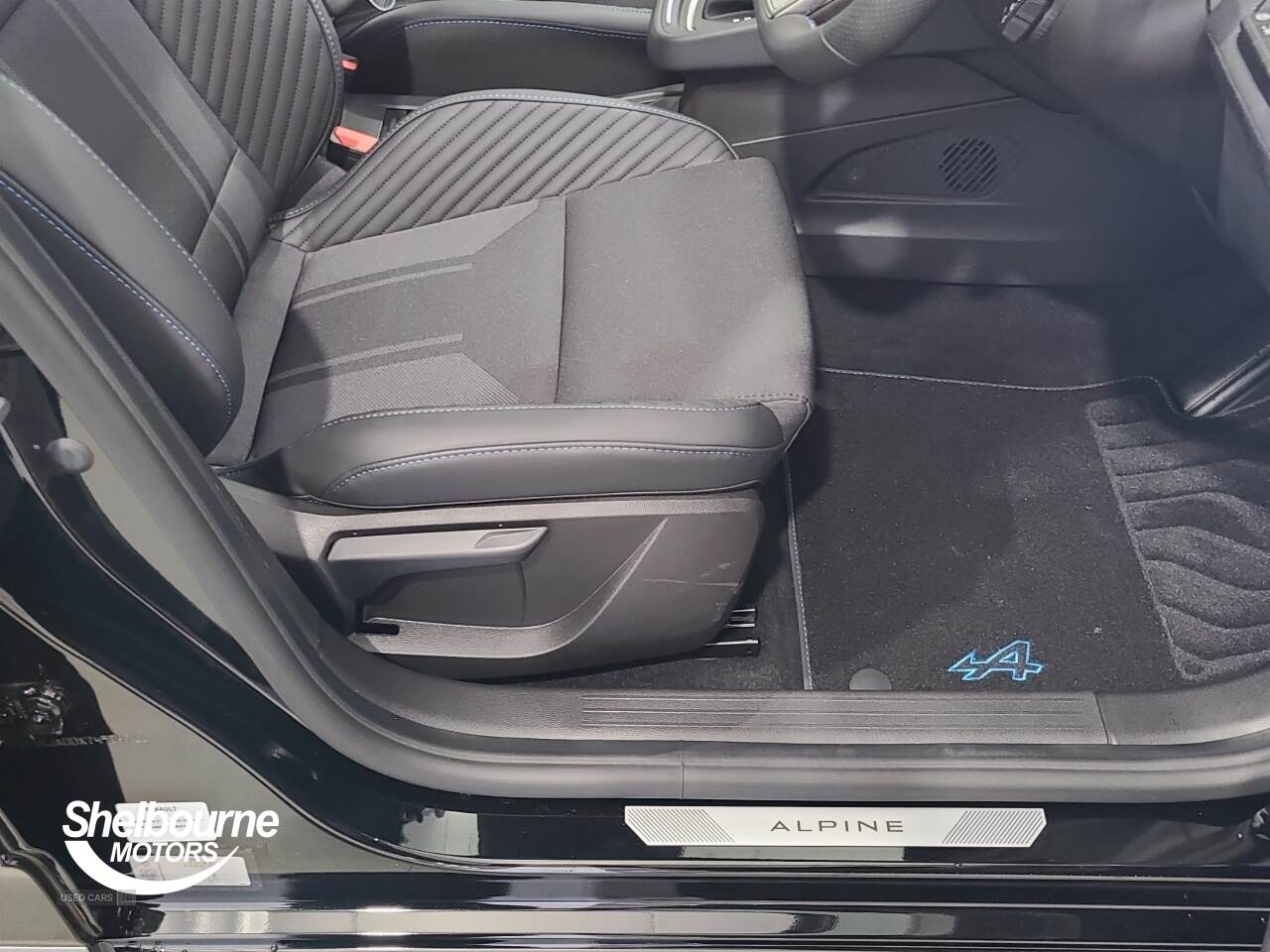 May 2025 Renault Clio 1.6 E-TECH full hybrid 145 Esprit Alpine 5dr Auto
