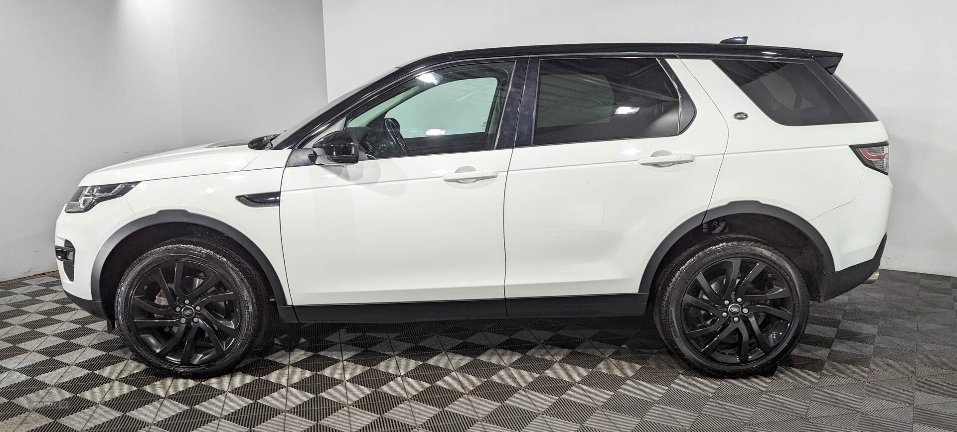 Mar 2018 Land Rover Discovery Sport 2.0 TD4 180 HSE Black 5dr Auto
