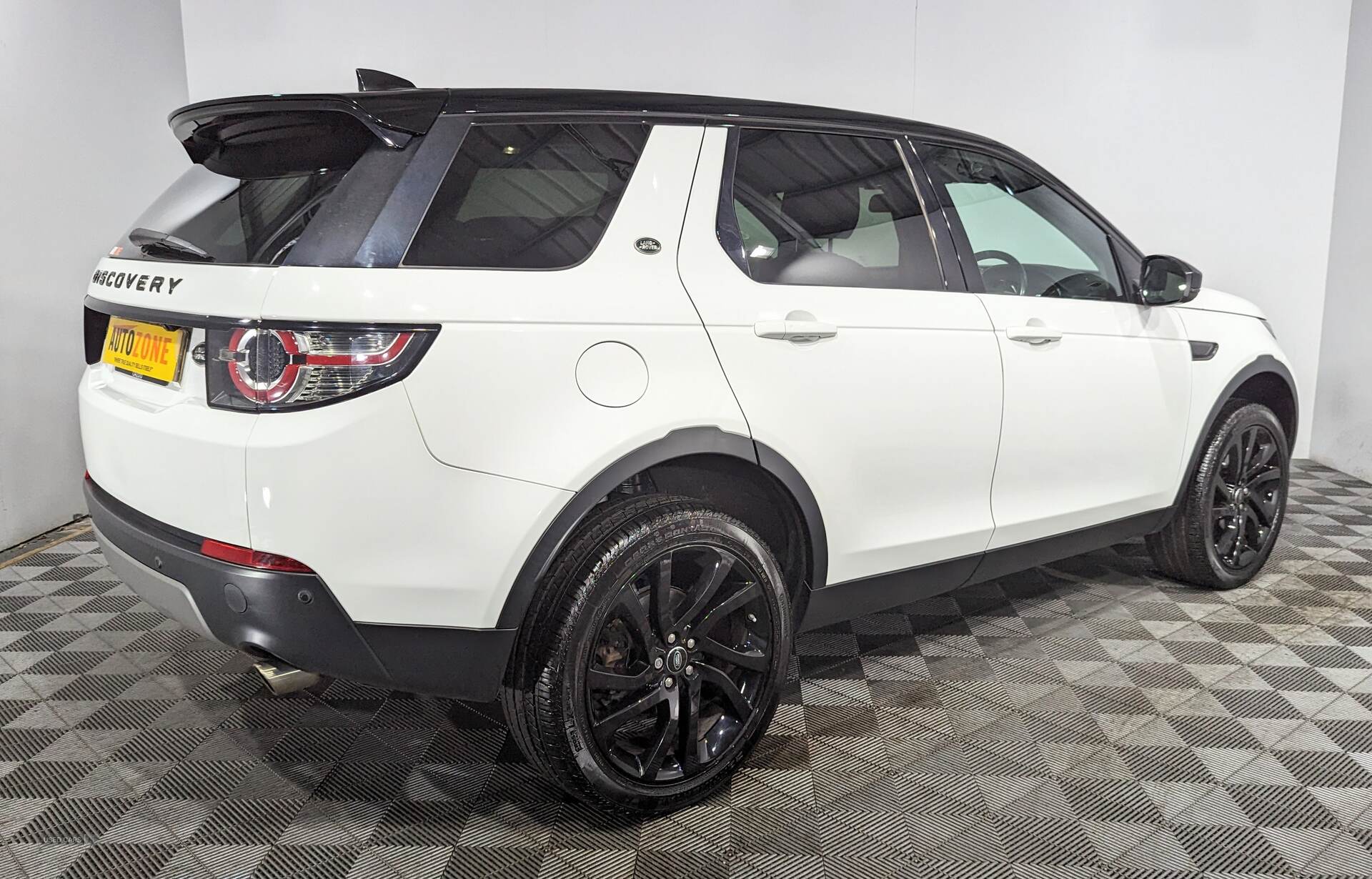 Mar 2018 Land Rover Discovery Sport 2.0 TD4 180 HSE Black 5dr Auto