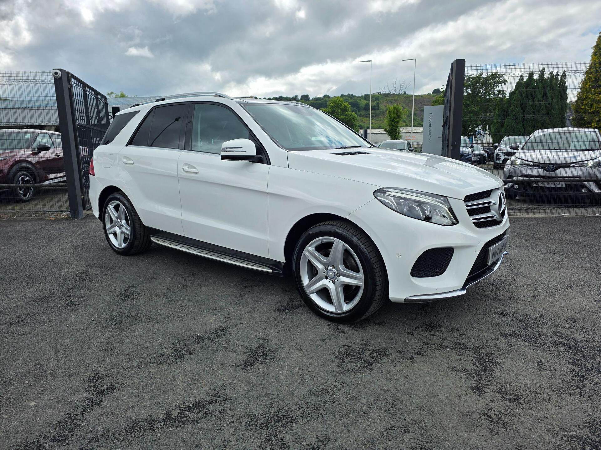 Oct 2016 Mercedes-Benz GLE GLE 350d 4Matic AMG Line Premium 5dr 9G-Tronic