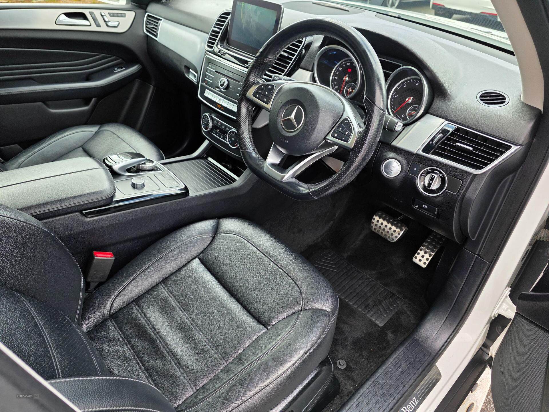 Oct 2016 Mercedes-Benz GLE GLE 350d 4Matic AMG Line Premium 5dr 9G-Tronic