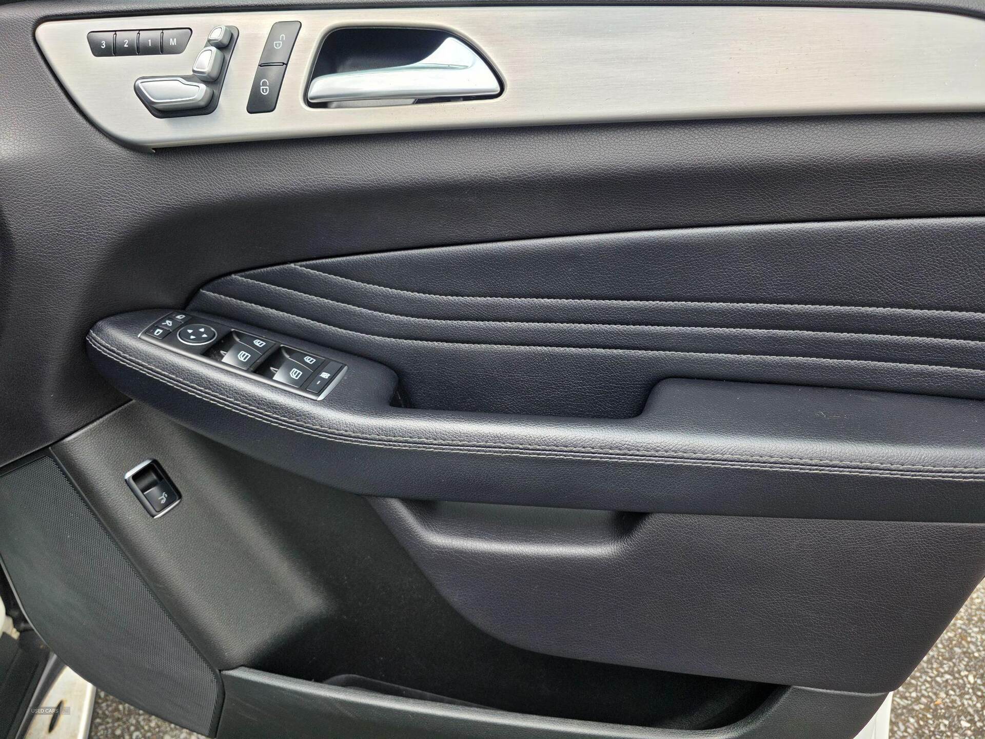 Oct 2016 Mercedes-Benz GLE GLE 350d 4Matic AMG Line Premium 5dr 9G-Tronic