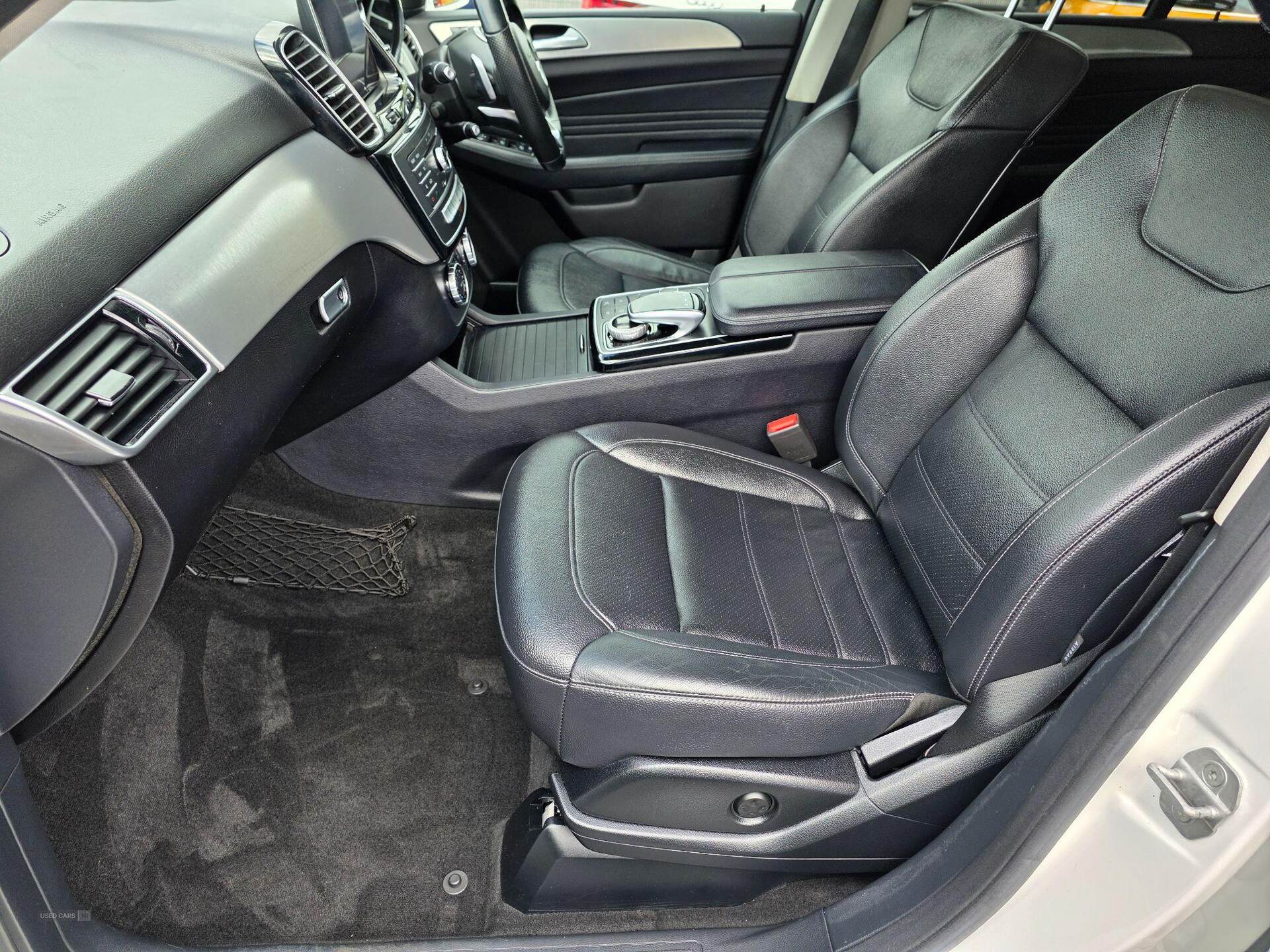 Oct 2016 Mercedes-Benz GLE GLE 350d 4Matic AMG Line Premium 5dr 9G-Tronic