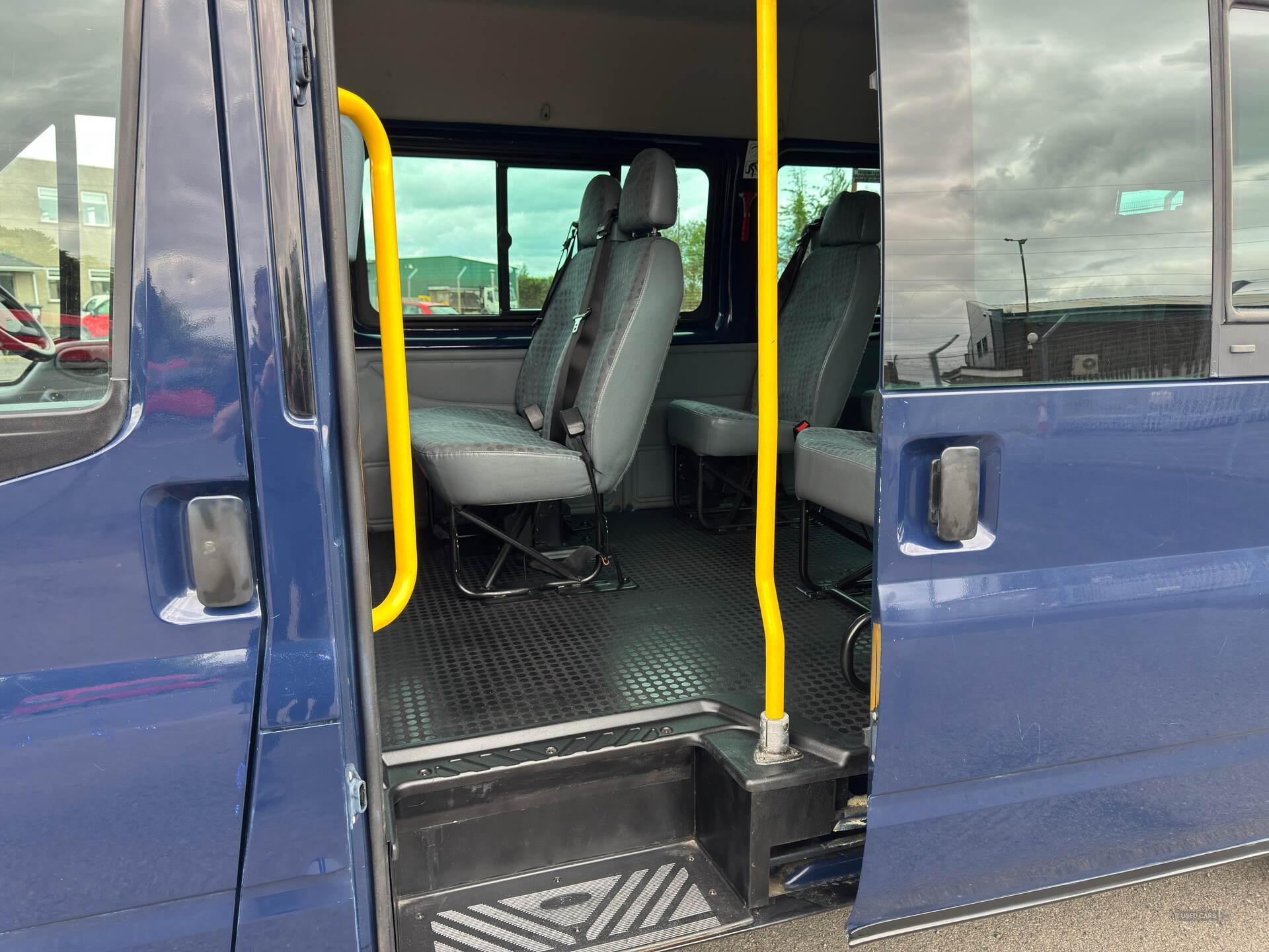 Sep 2012 Ford Transit Medium Roof 17 Seater TDCi 135ps