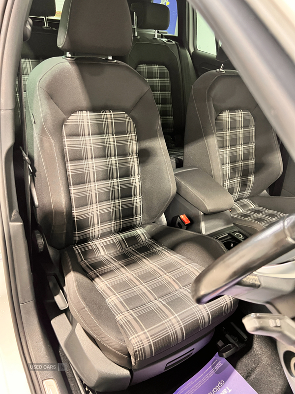 Volkswagen Golf DIESEL ESTATE in Antrim